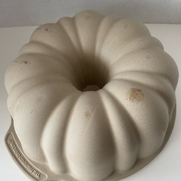 The pampered Chef stoneware 10 inch fluted Bundt cake pan 1440 - Picture 5 of 7